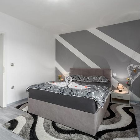 Apartment 50 Shades Of Grey Πόρετς Εξωτερικό φωτογραφία
