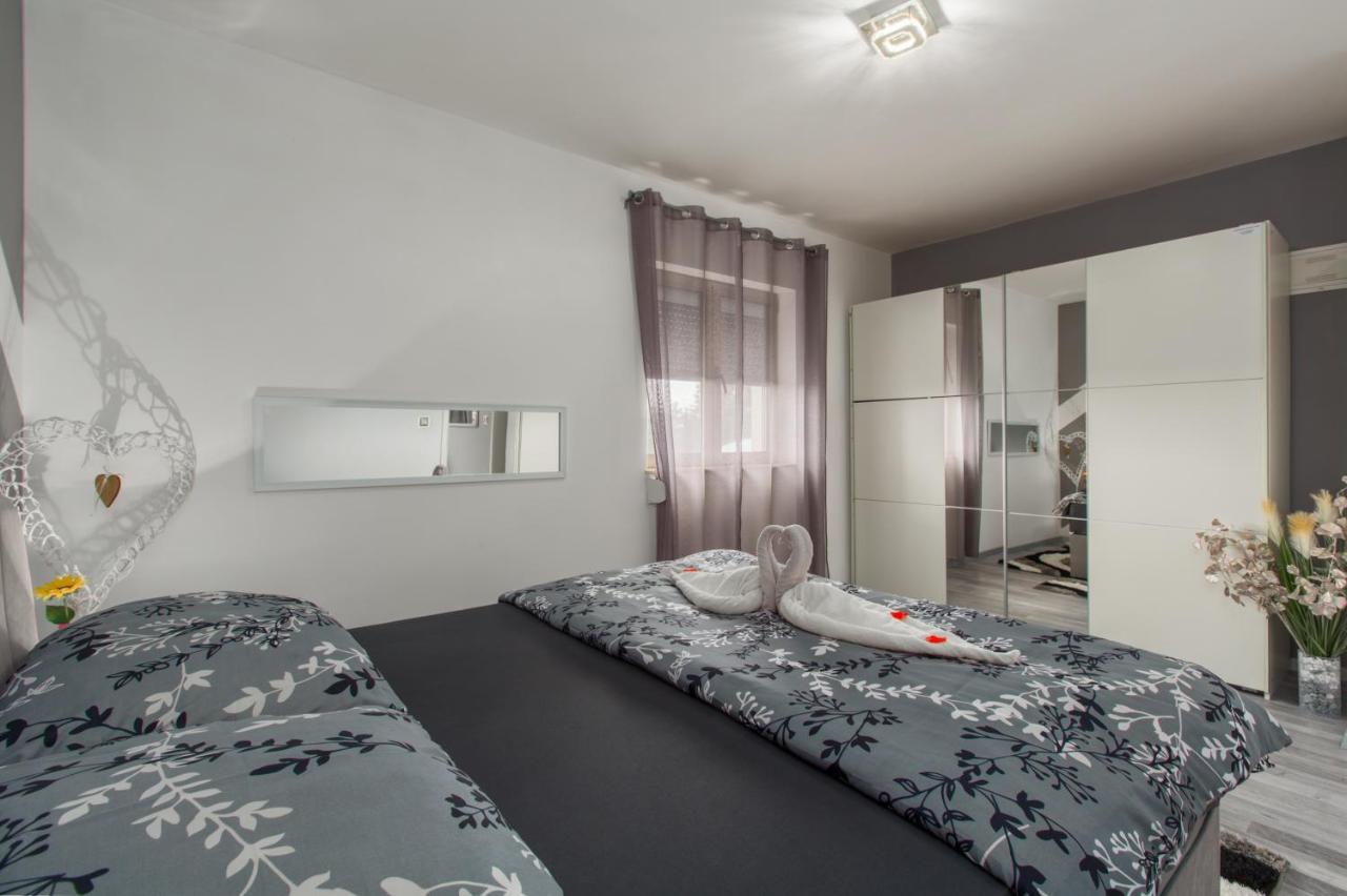Apartment 50 Shades Of Grey Πόρετς Εξωτερικό φωτογραφία